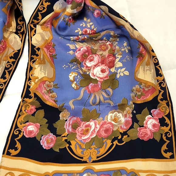 💥 HP 💥 Silk Floral  Rectangular Scarf  about 11 x 52" - Picture 4 of 7